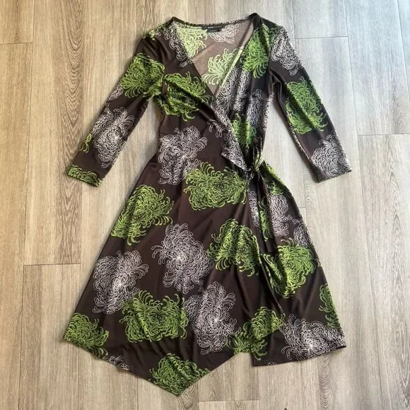 BCBG Maxazria Abstract Print V-Neck Wrap Dress With Tie Waist Size XS Brown - Picture 12 of 12